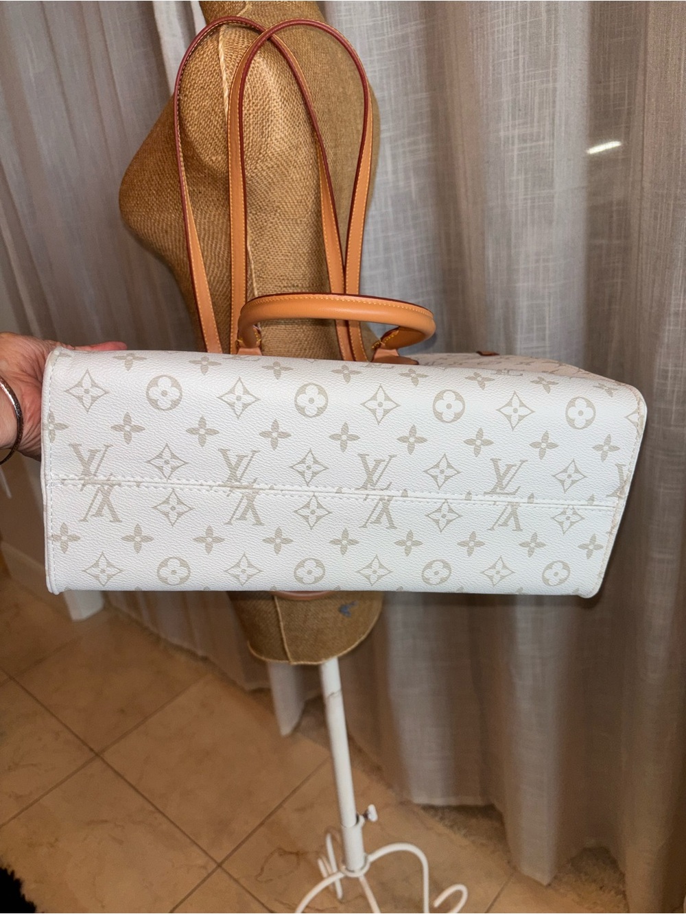 on the go quality White Monogram top handle , tote - Picture 8 of 16